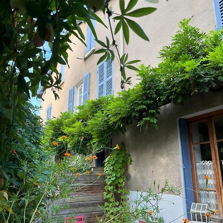 Clos St Joseph Oullins Luaran gambar